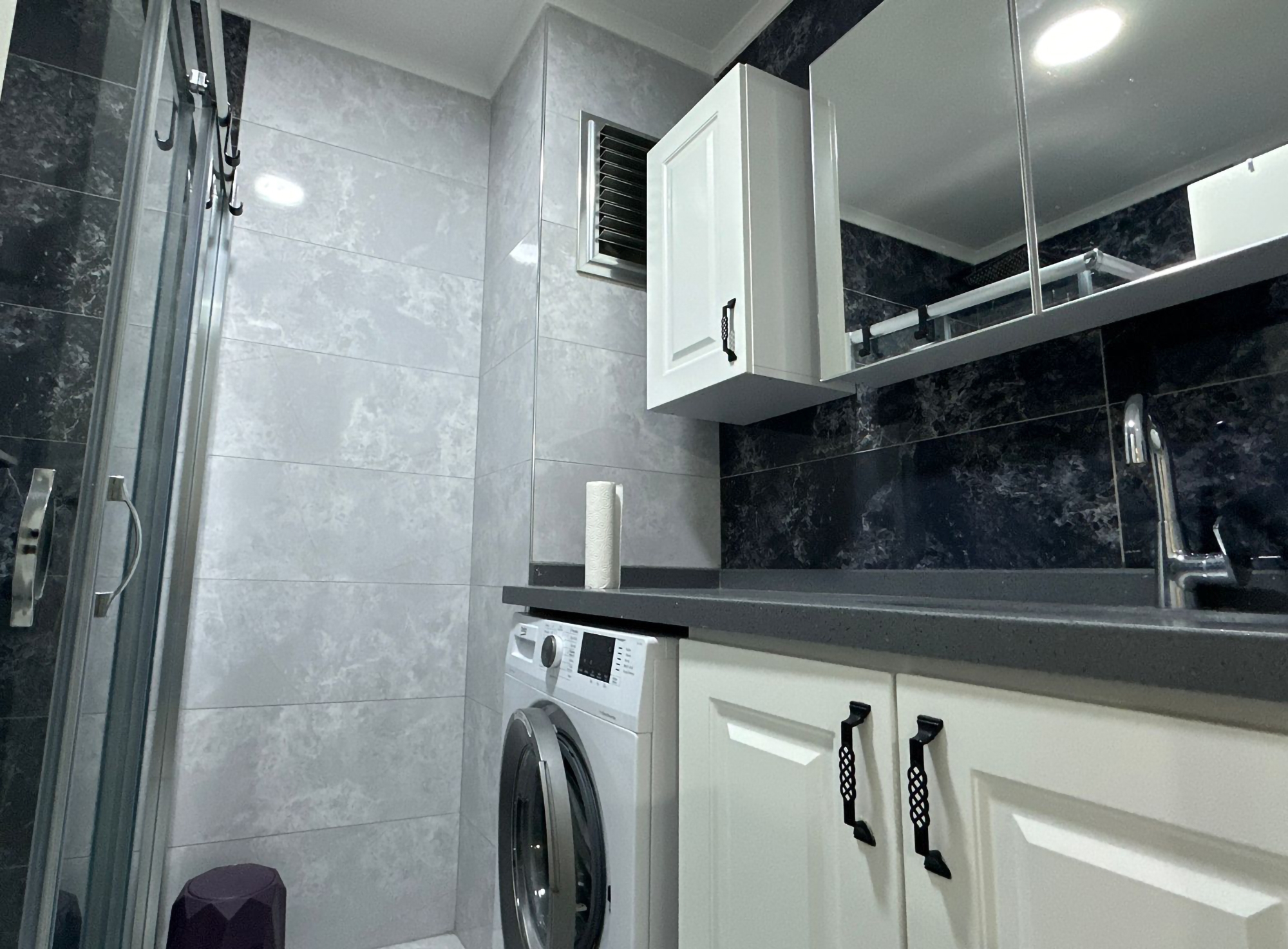 Moderne 1+1 Lejlighed med Hav- og Bjergudsigt i Kestel, Alanya