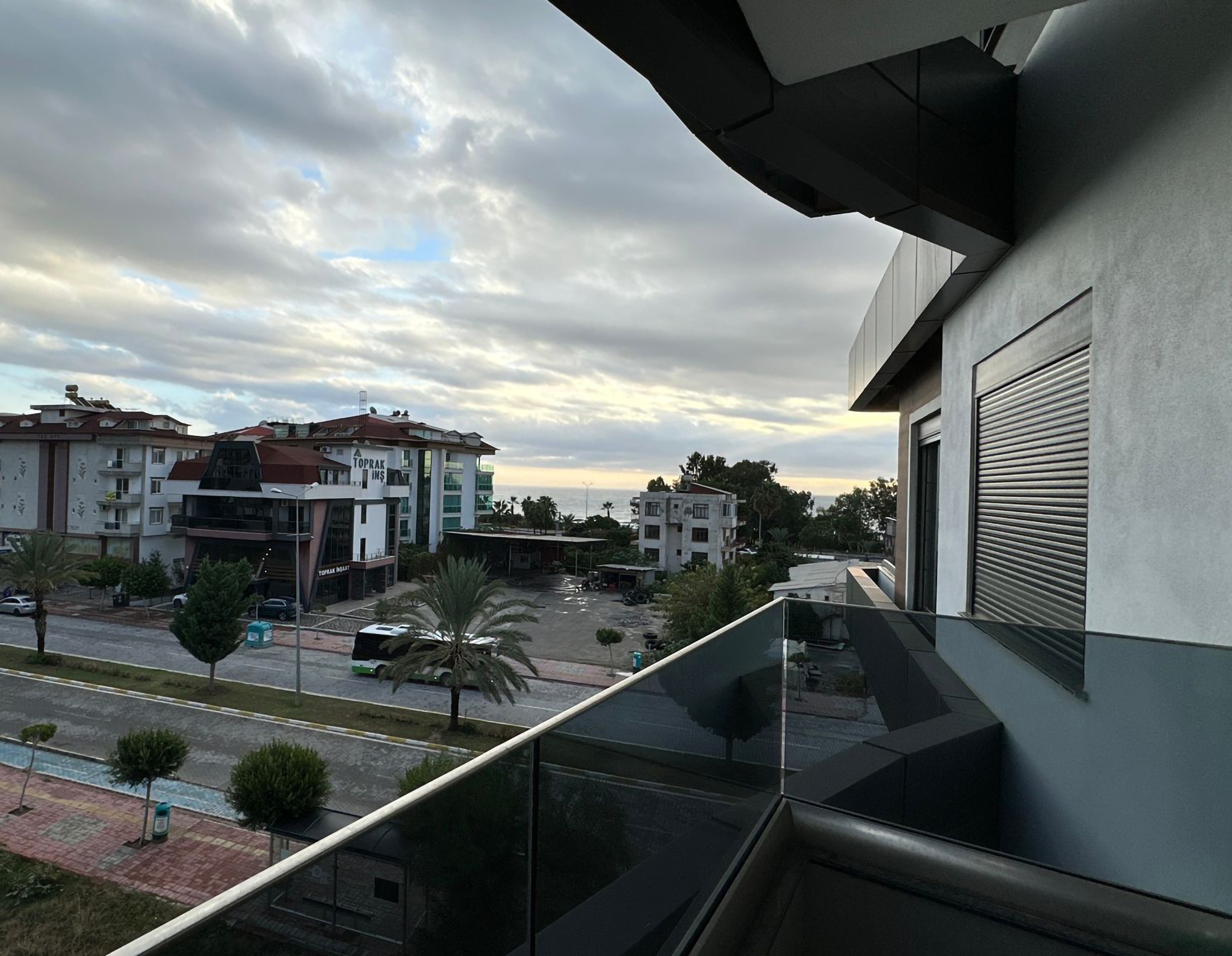 Moderne 1+1 Lejlighed med Hav- og Bjergudsigt i Kestel, Alanya