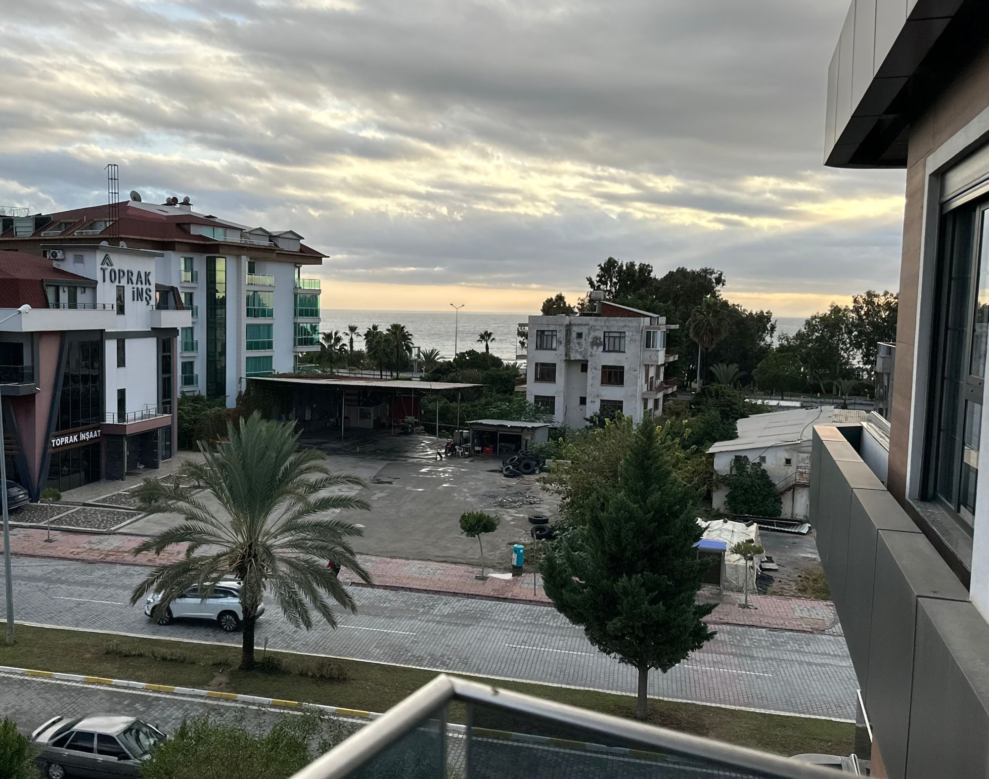 Moderne 1+1 Lejlighed med Hav- og Bjergudsigt i Kestel, Alanya