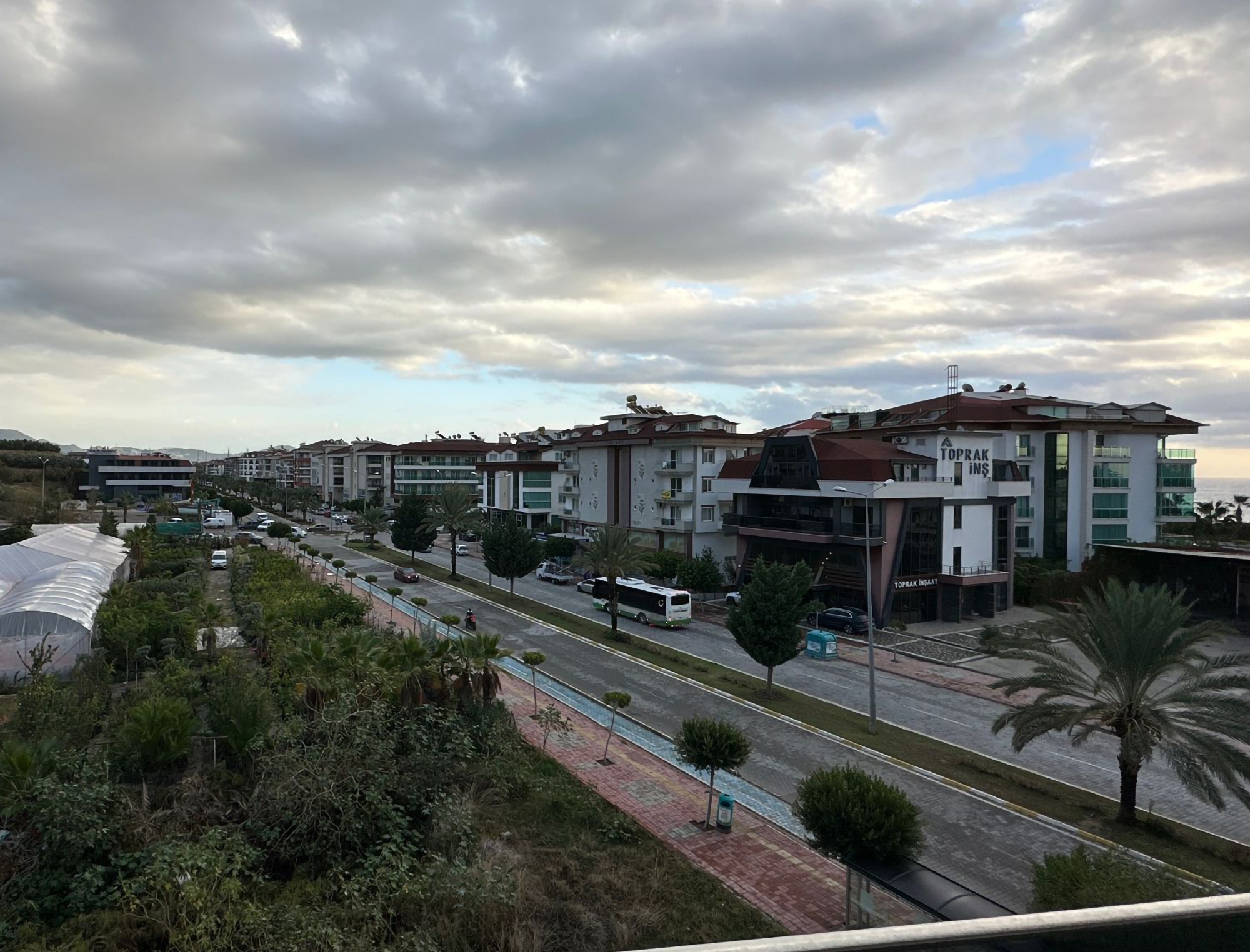 Moderne 1+1 Lejlighed med Hav- og Bjergudsigt i Kestel, Alanya