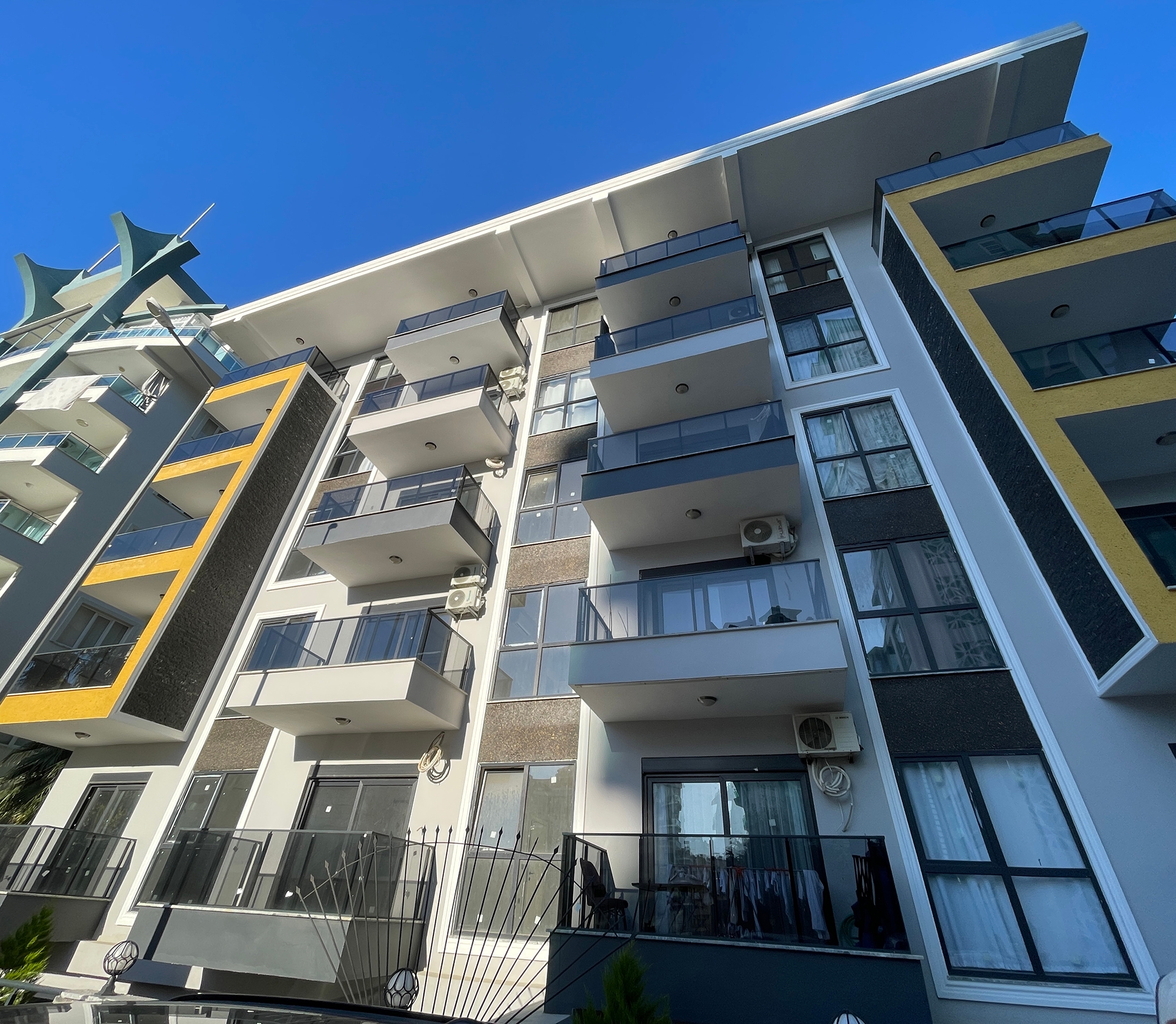 Luxury 1+1 Apartment with Mountain View in Mahmutlar, Alanya