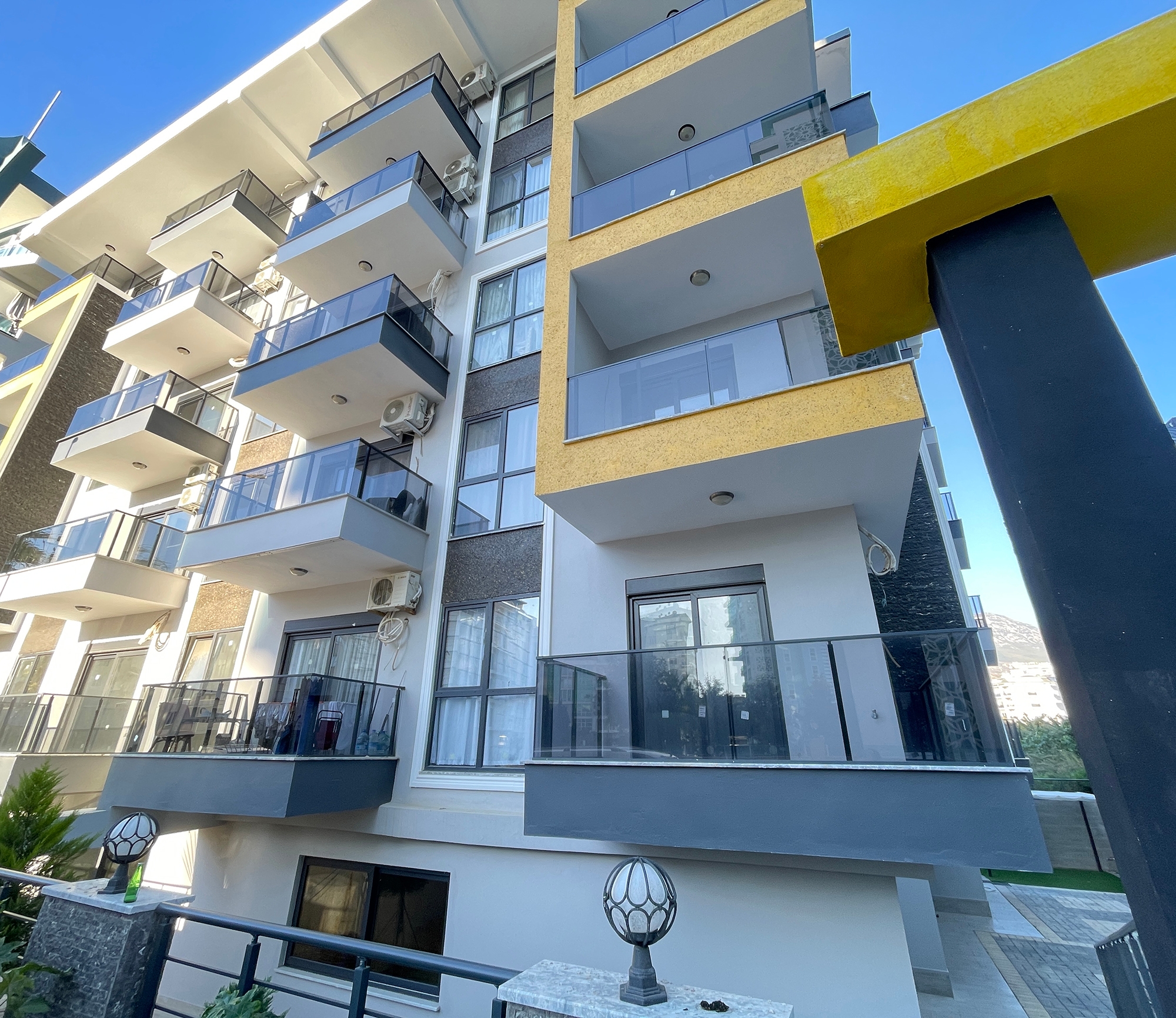 Luxury 1+1 Apartment with Mountain View in Mahmutlar, Alanya