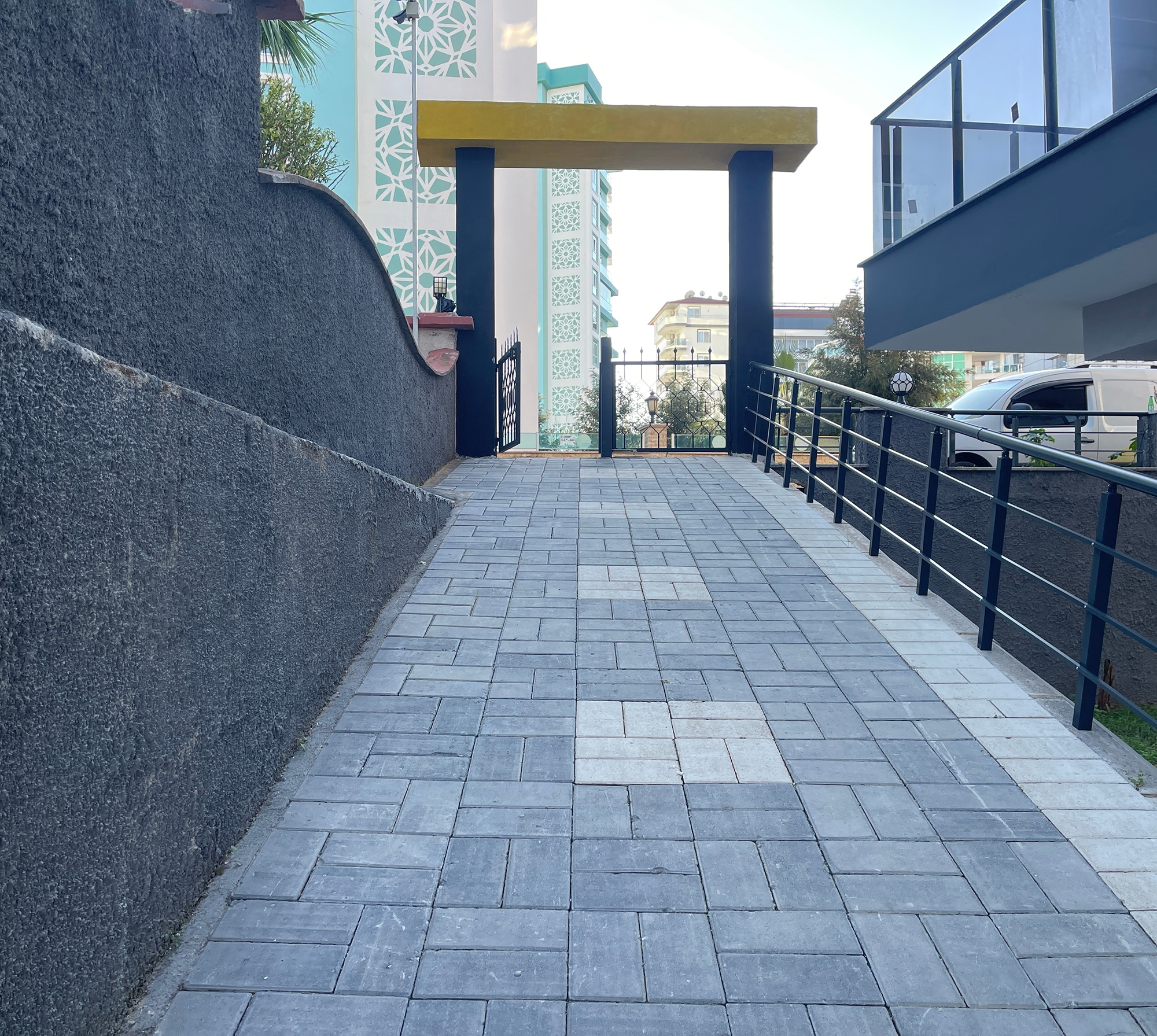 Luxury 1+1 Apartment with Mountain View in Mahmutlar, Alanya