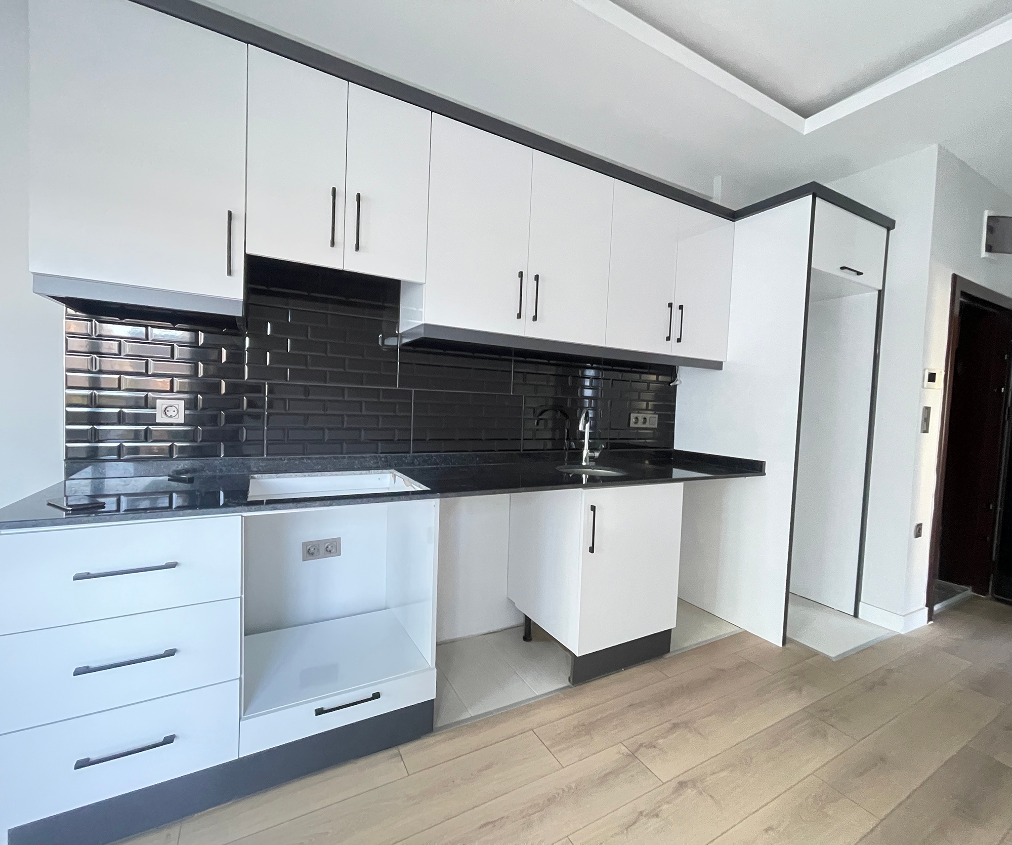 Luxury 1+1 Apartment with Mountain View in Mahmutlar, Alanya