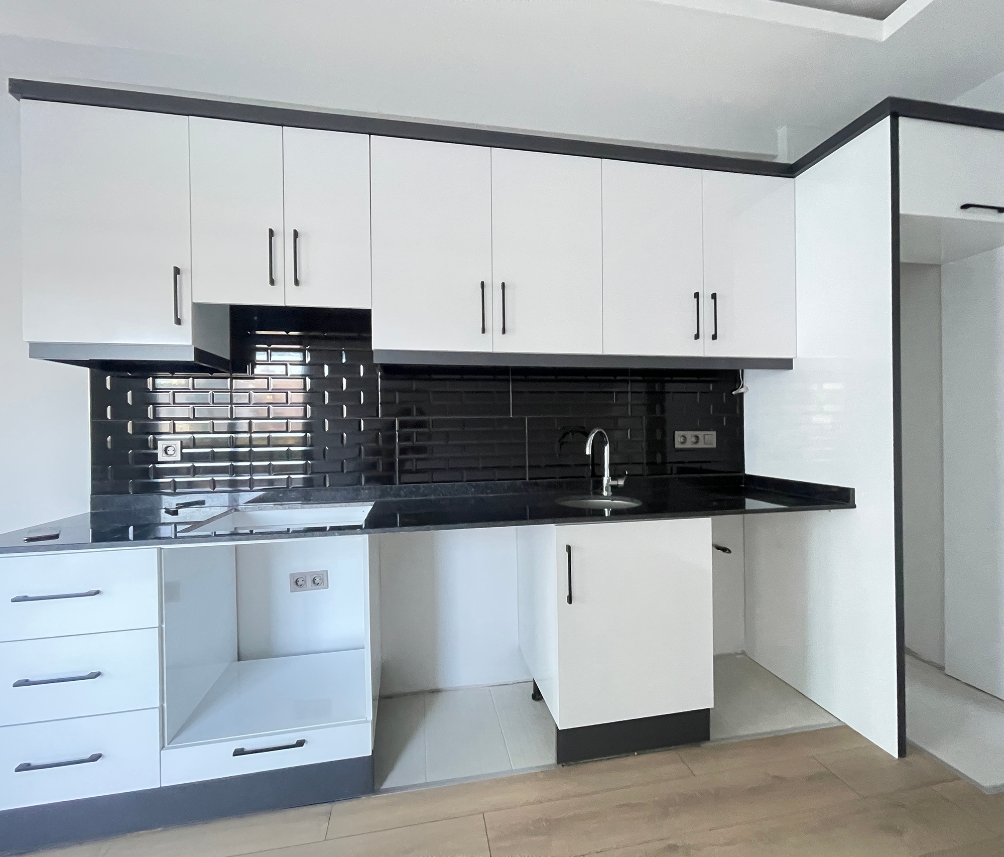 Luxury 1+1 Apartment with Mountain View in Mahmutlar, Alanya