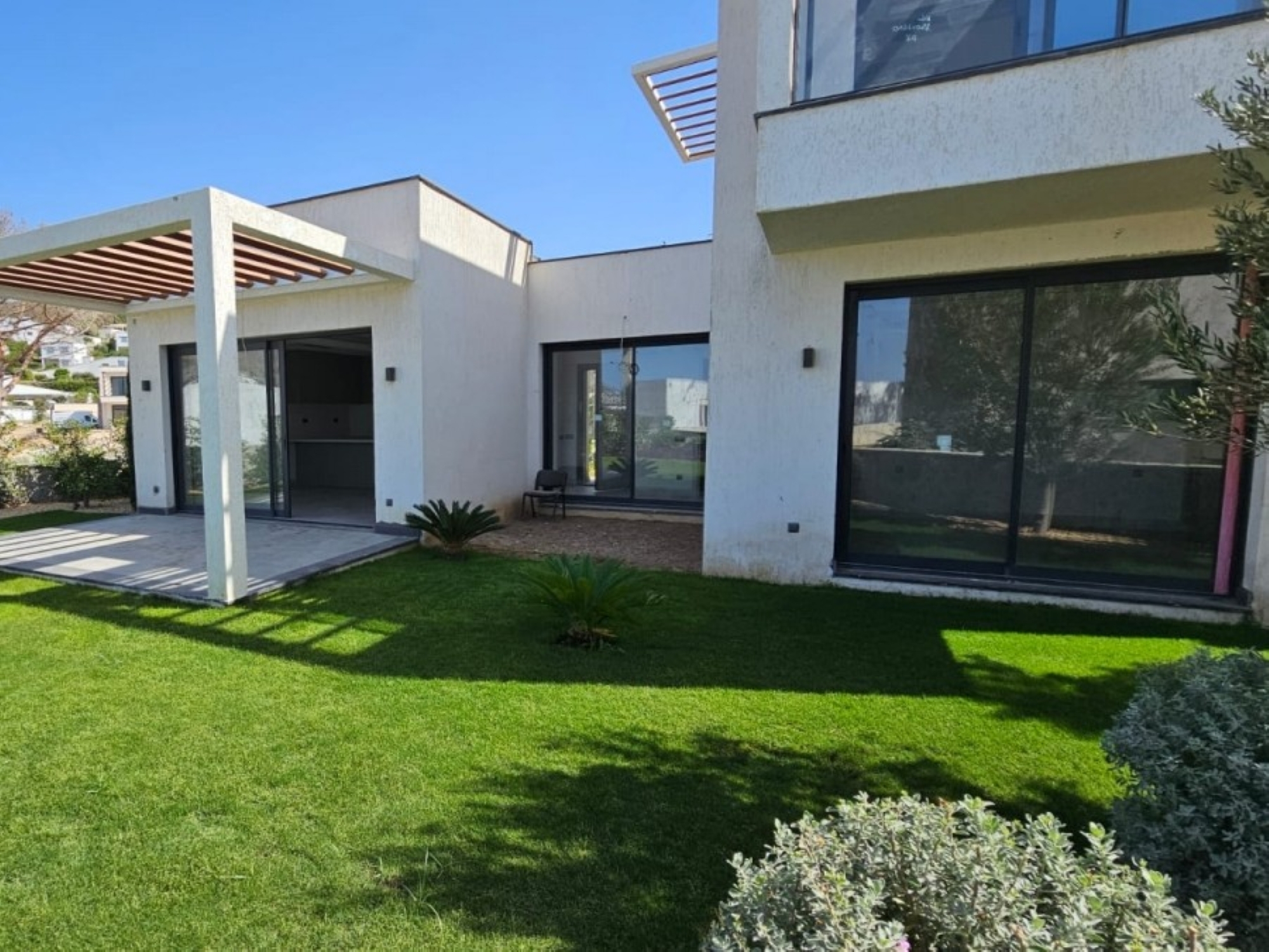 Geräumige 3+1 Villa mit atemberaubendem Meerblick und Bergblick, Gumusluk