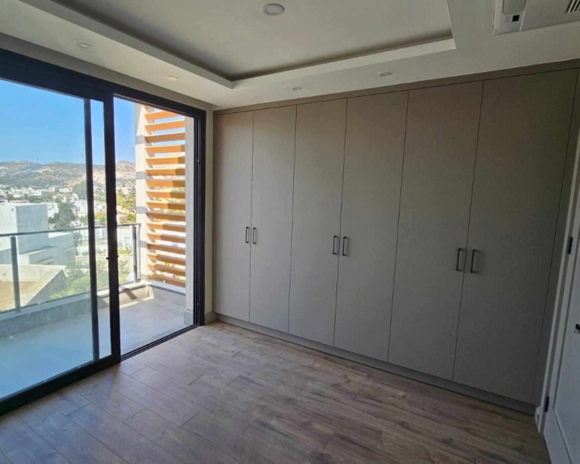 Geräumige 3+1 Villa mit atemberaubendem Meerblick und Bergblick, Gumusluk
