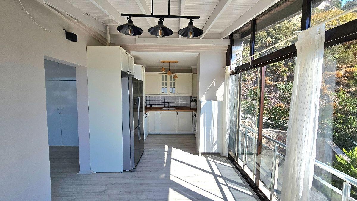 Stunning 4+1 Villa mit Meeres- und Bergblick, Gumusluk