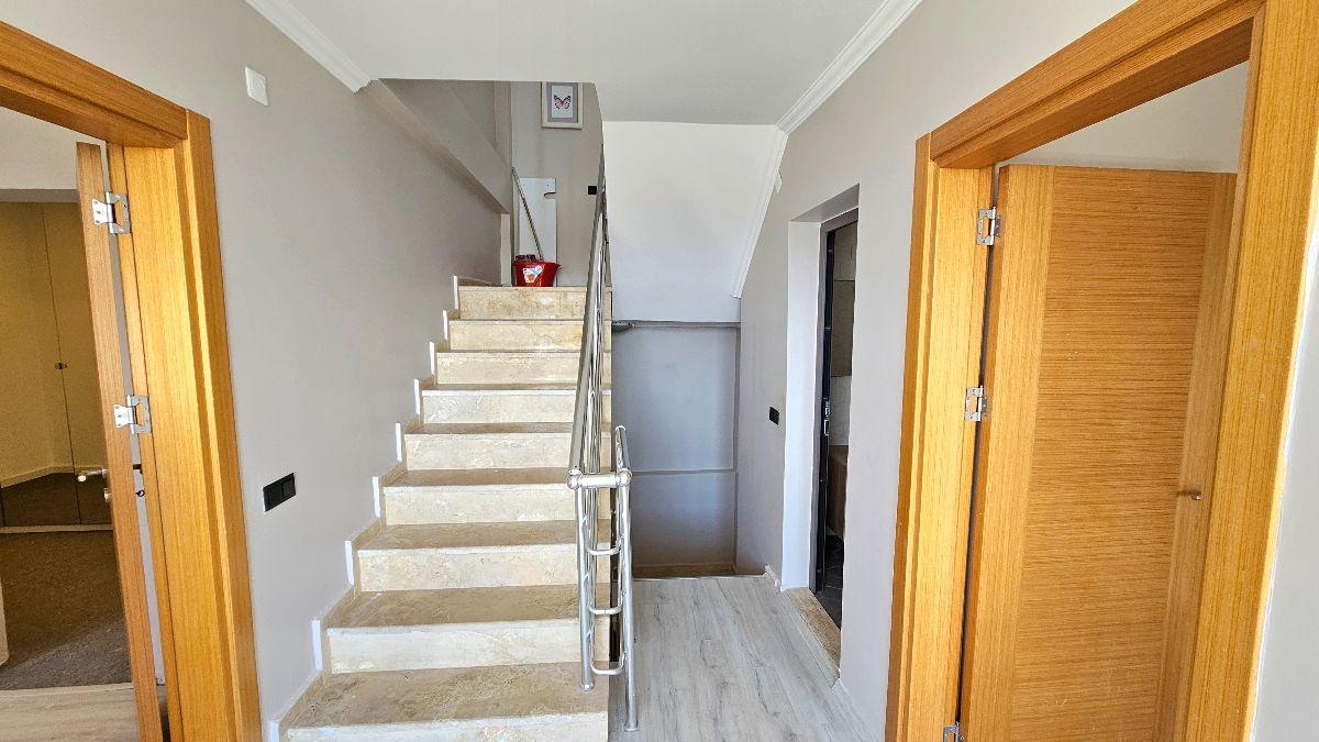 Stunning 4+1 Villa mit Meeres- und Bergblick, Gumusluk