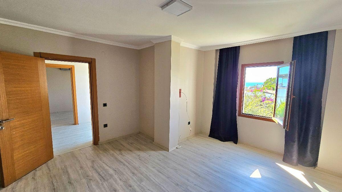 Stunning 4+1 Villa mit Meeres- und Bergblick, Gumusluk