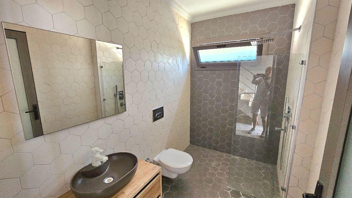 Stunning 4+1 Villa mit Meeres- und Bergblick, Gumusluk
