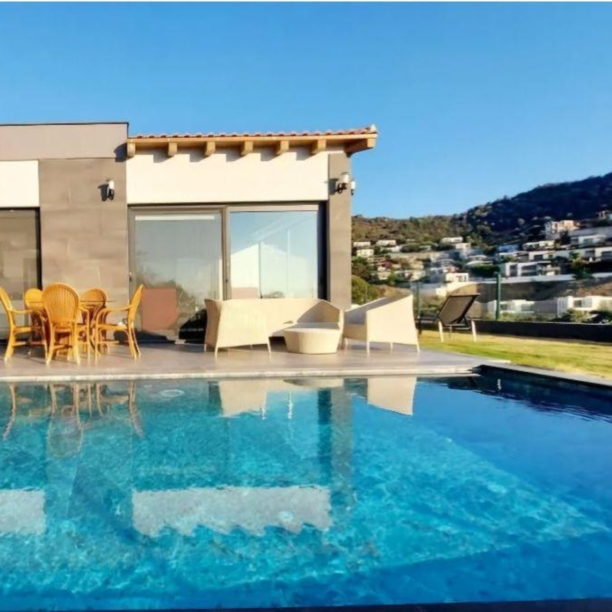 Luxury 3+1 Villa with Stunning Sea and Mountain Views, Gumusluk