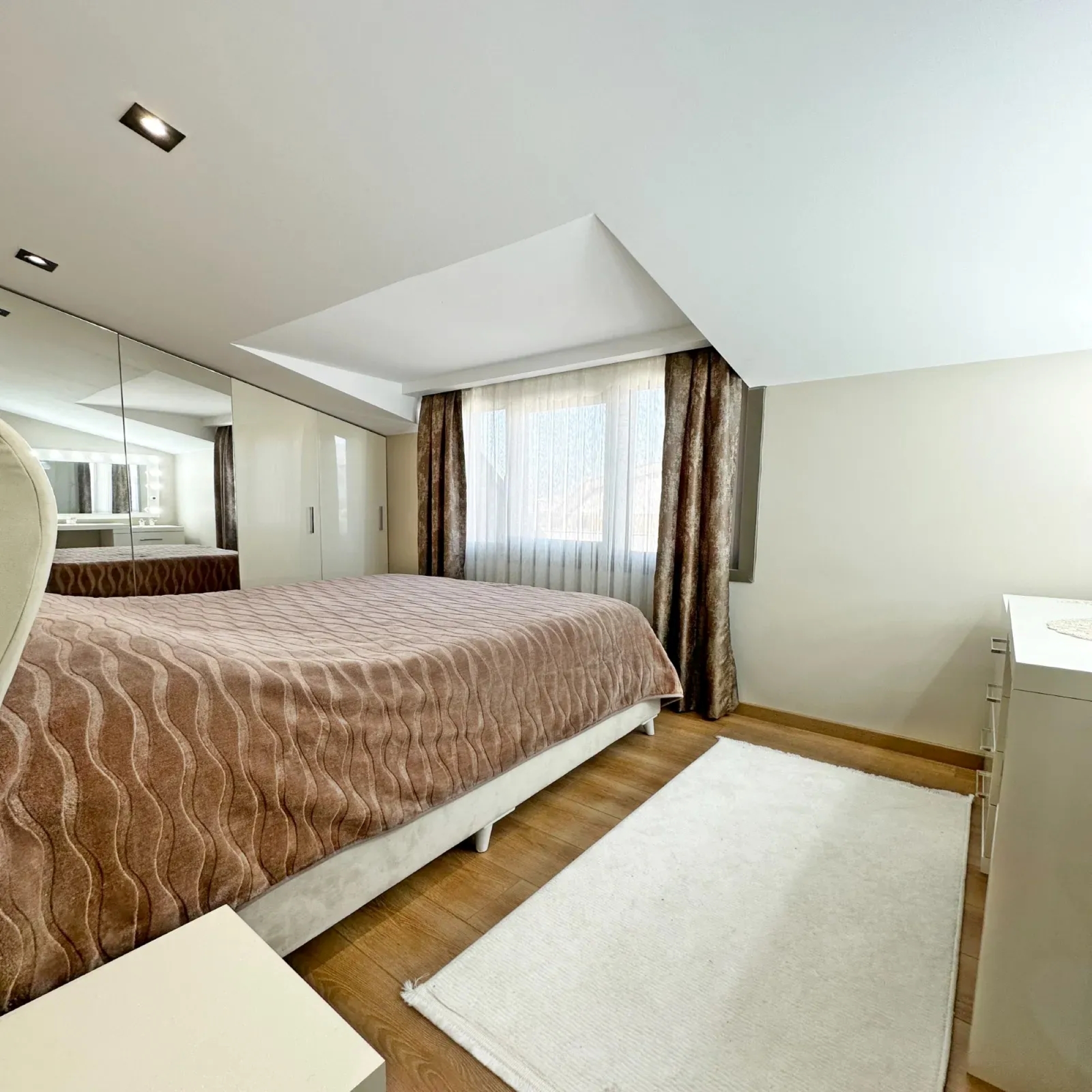 Luxuriöse 6+1 Bergblick Villa in Beylikduzu, Istanbul