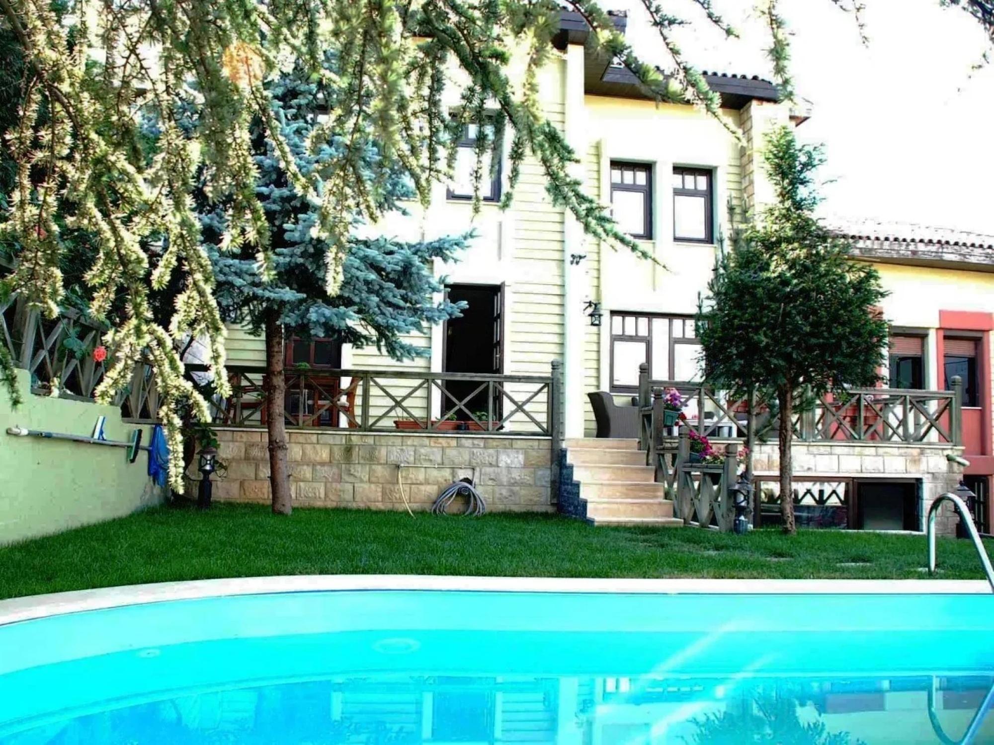 Luksus 5+2 Villa med Pool og Børnelegeplads i Bahcesehir