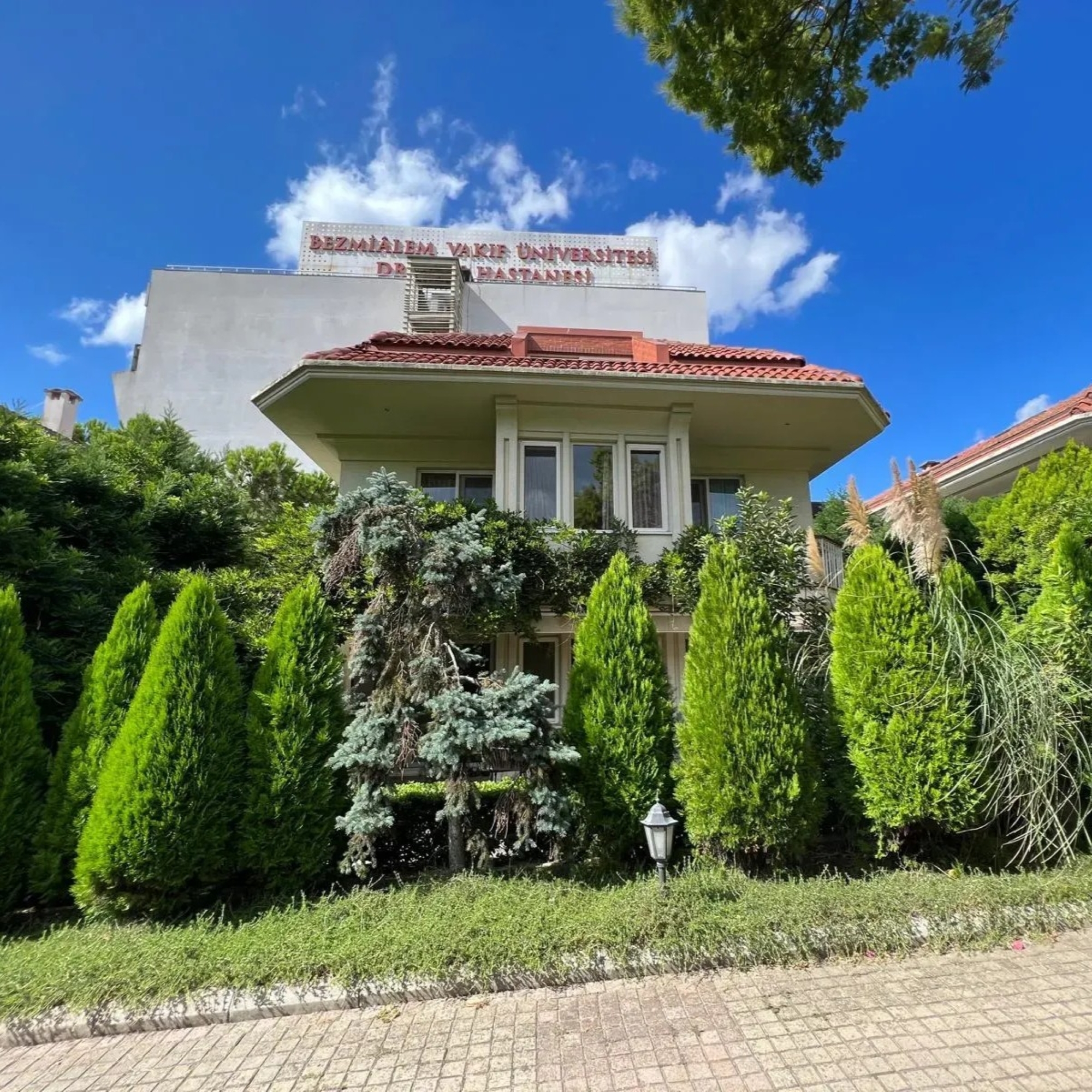 Spacious 6+1 Villa with Mountain View in Maltepe