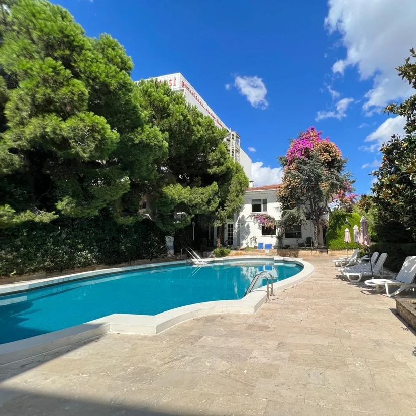 Spacious 6+1 Villa with Mountain View in Maltepe