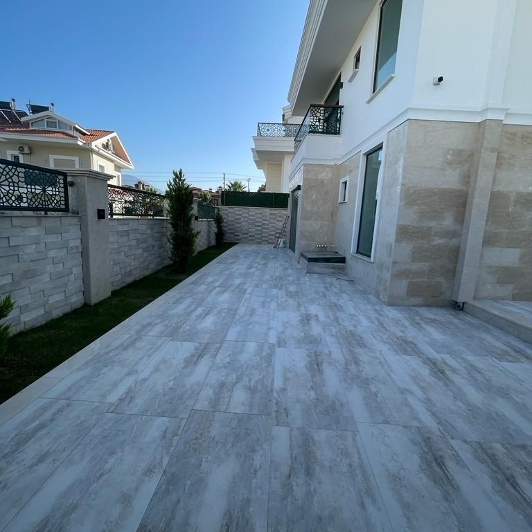 Ylellinen 6+1 vuoristonäköalalla varustettu huvila Calis Beachilla, Fethiyessä