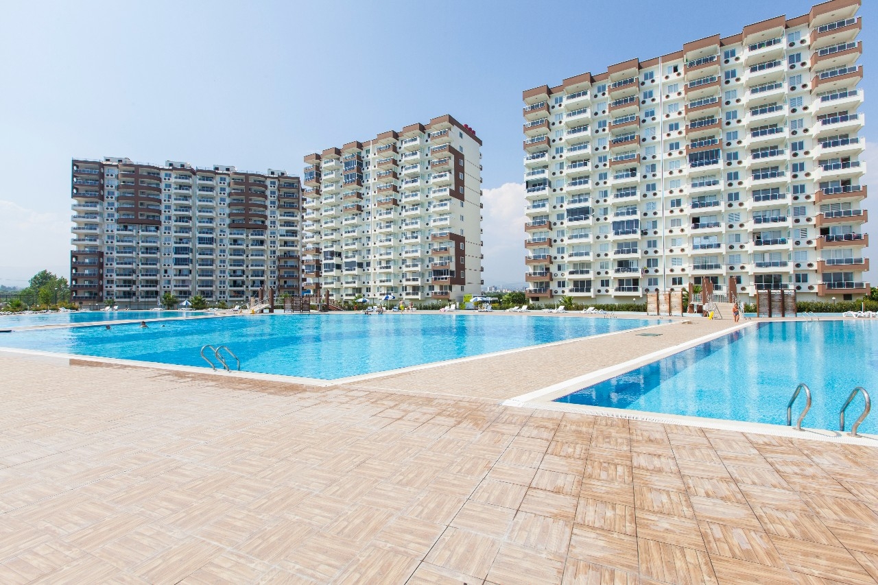 Luxurious 1+1 Apartment with Stunning Views in Mersin