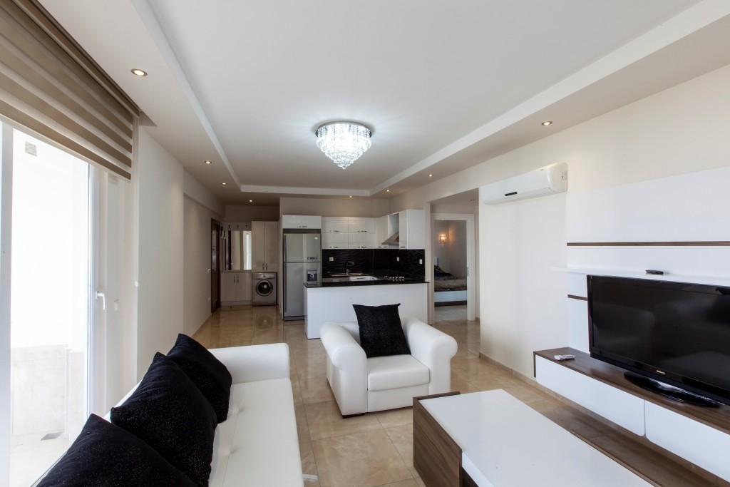 Luxury 1+1 Apartment with Castle and Mountain Views, Mersin