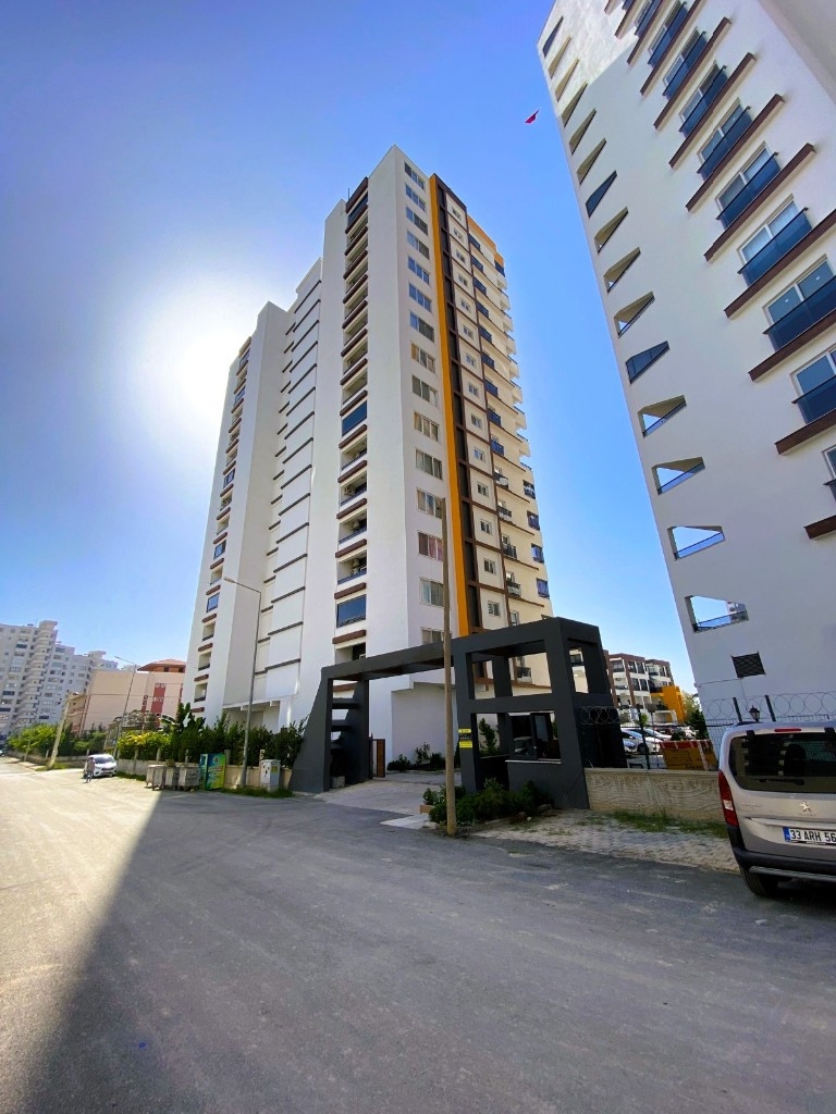 A spacious 2+1 apartment in Mersin for sale