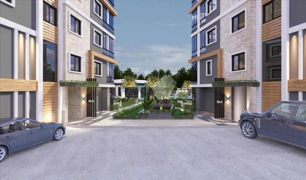 4+1 apartment with exit to the garden in a luxury complex in Mersin
