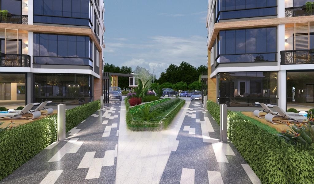 4+1 apartment with exit to the garden in a luxury complex in Mersin