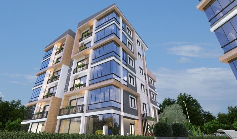 4+1 apartment with exit to the garden in a luxury complex in Mersin