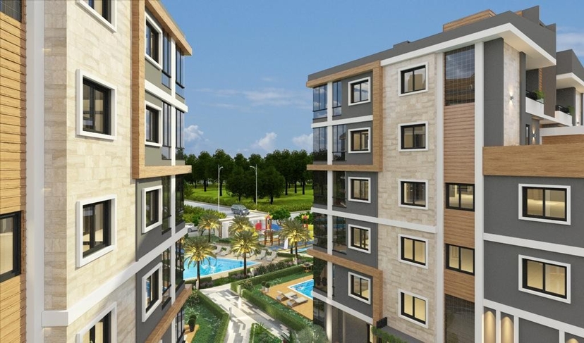 4+1 apartment with exit to the garden in a luxury complex in Mersin
