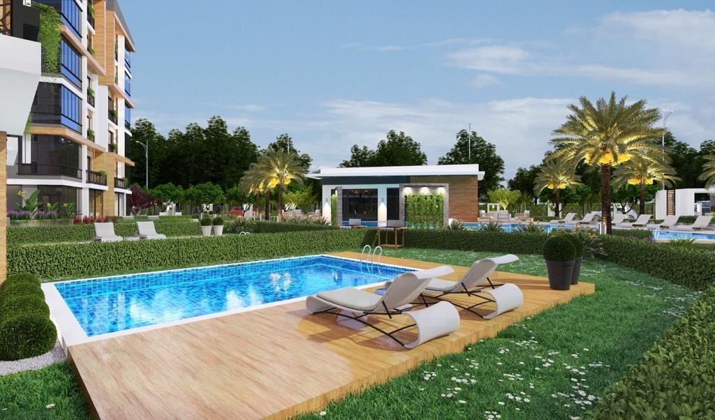 4+1 apartment with exit to the garden in a luxury complex in Mersin