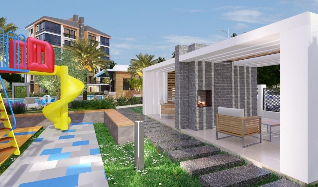 4+1 apartment with exit to the garden in a luxury complex in Mersin