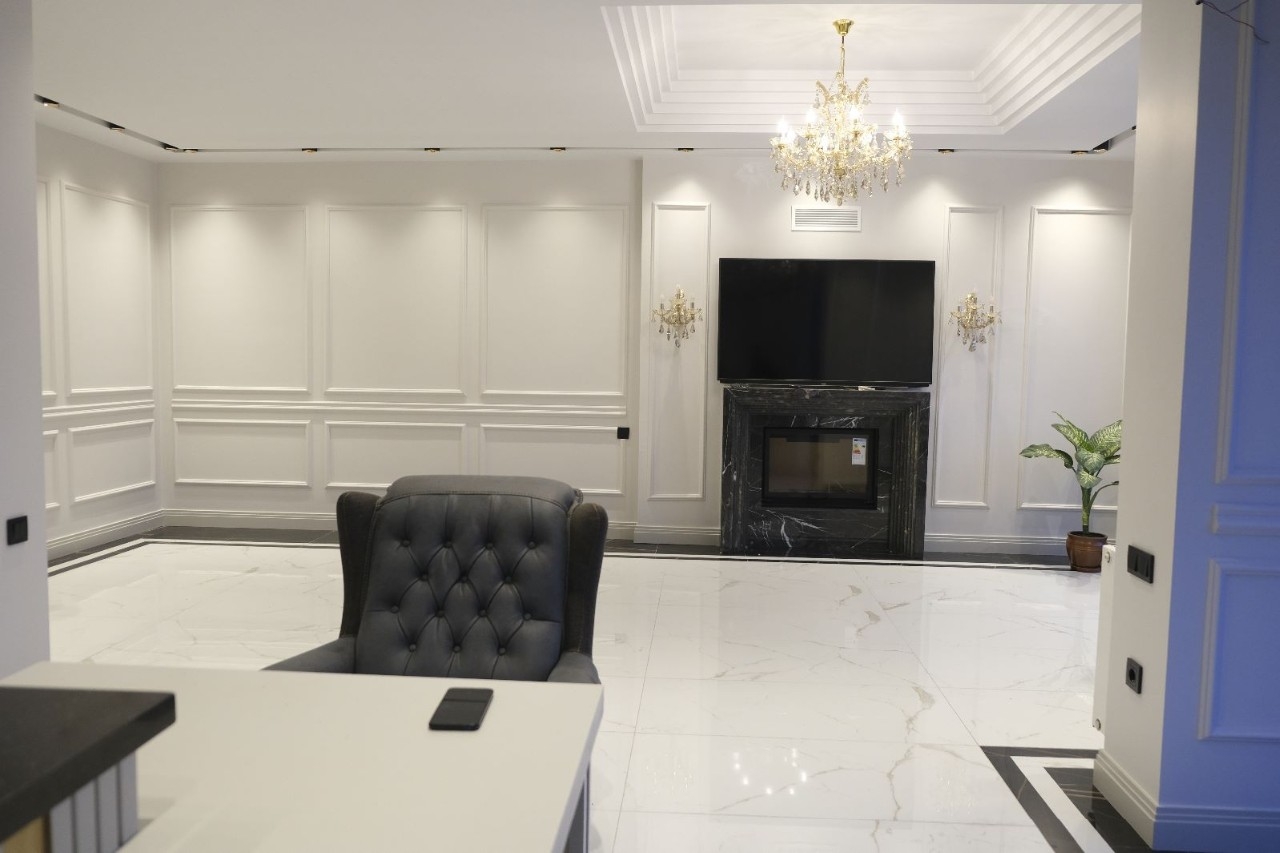 4+1 apartment with exit to the garden in a luxury complex in Mersin