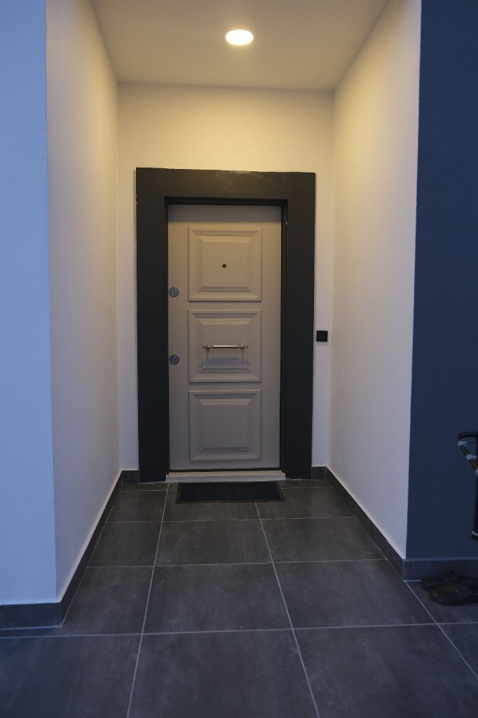4+1 apartment with exit to the garden in a luxury complex in Mersin