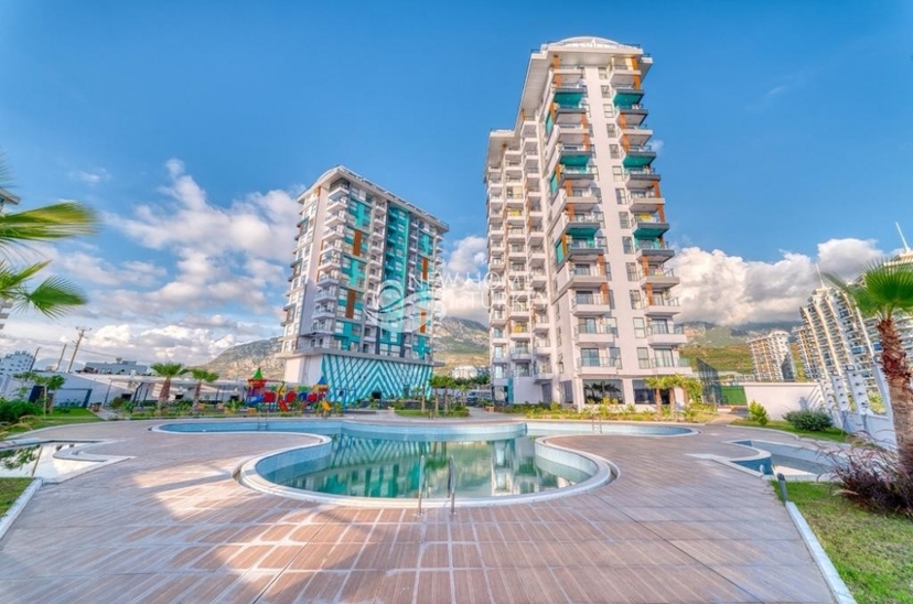 Ylellinen 2+1 kaksikerroksinen asunto meri- ja vuorinäköalalla, Alanya