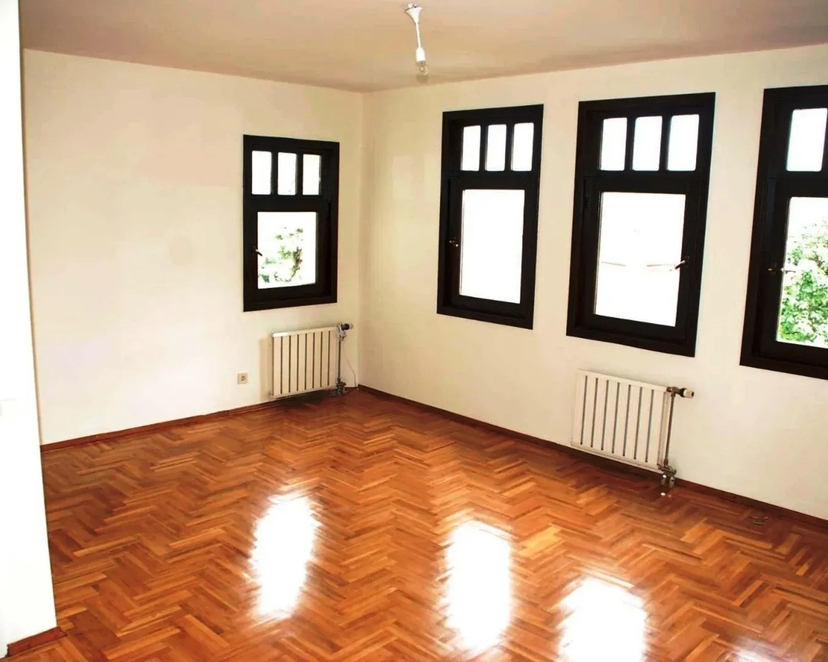 Luksus 5+2 Villa med Pool og Børnelegeplads i Bahcesehir